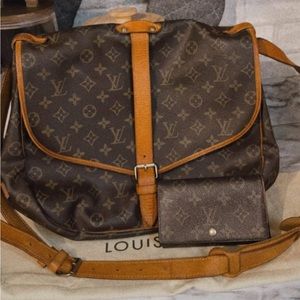COPY - I’m selling this AUTHENTIC Louis Vuitton Saumur 35/ wallet not included.